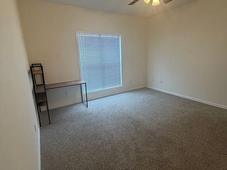 209 Camden Dr — Photo 7