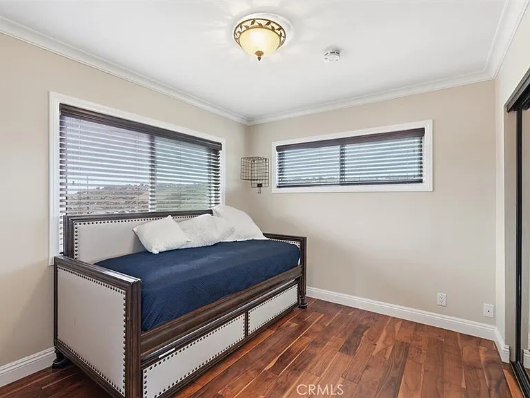 5348 Doris Way — Photo 33