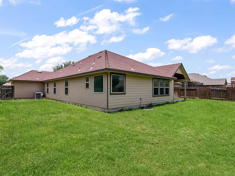 15606 Fox Ln — Photo 19