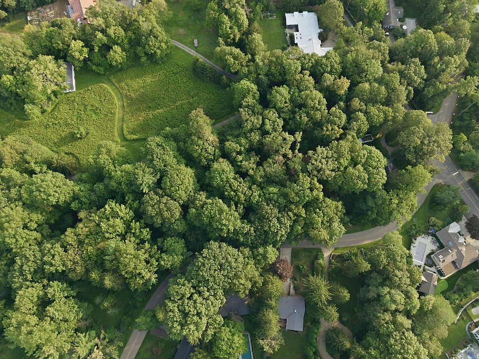 1st image of Lakeshore Rd