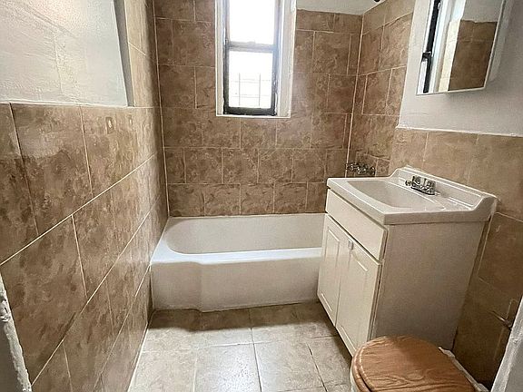5th image of 89-20 161st St #3