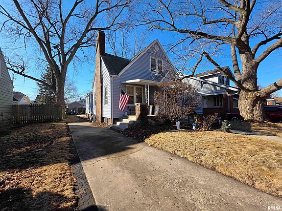 2nd image of 714 W Meadows Pl