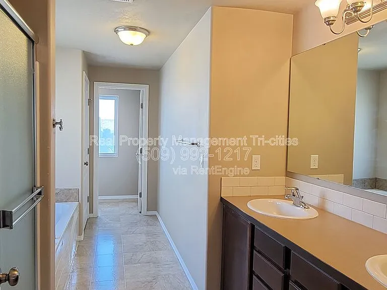 533 Jordan Ln — Photo 10