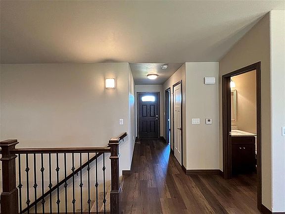 3rd image of 626 Creekside Dr