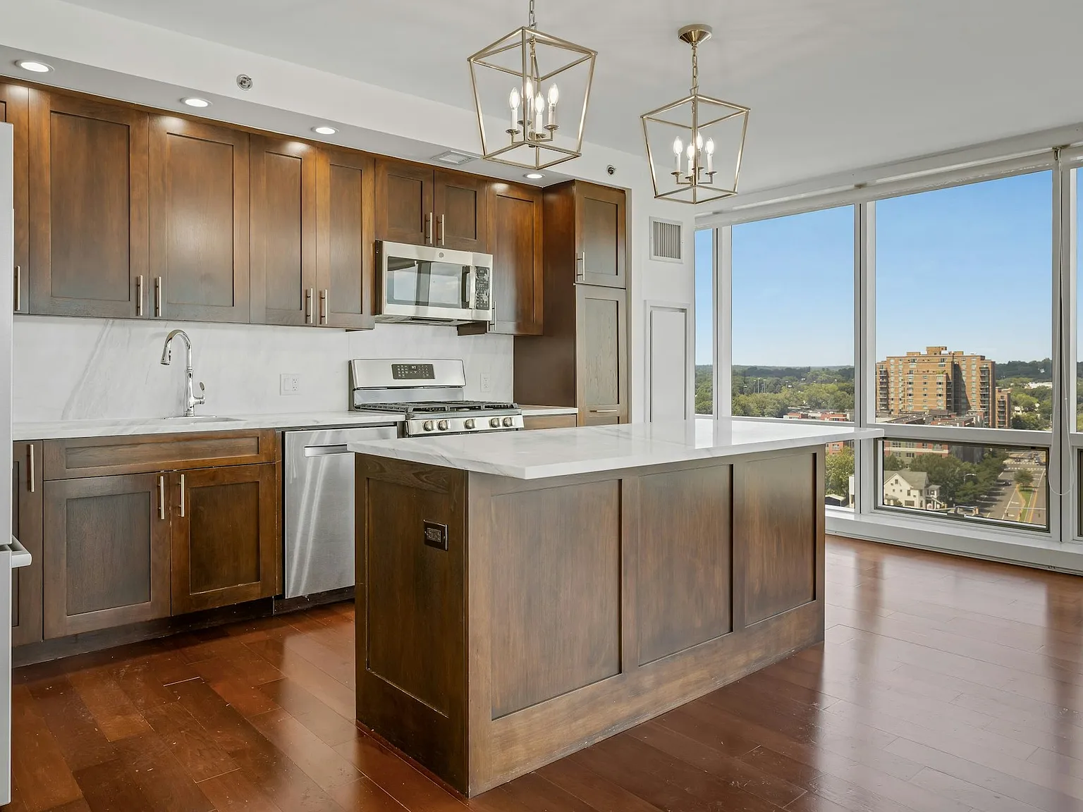 2 bed, 1684 sqft, $4,950 — Photo 4