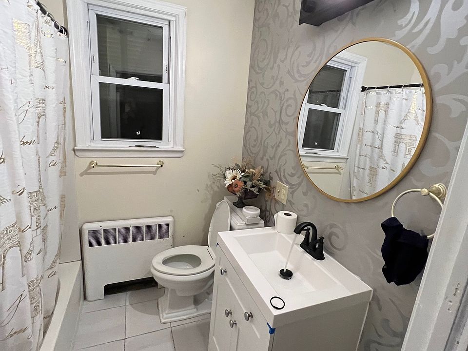 2nd image of 1617 43rd St