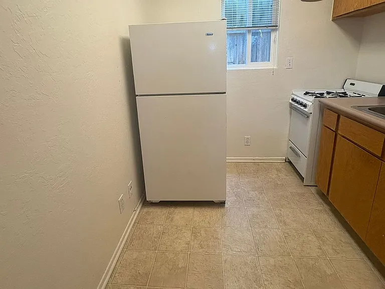 690 Monterey Ave — Photo 8