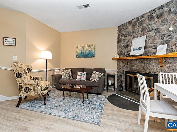 4th image of 718 Laurelwood