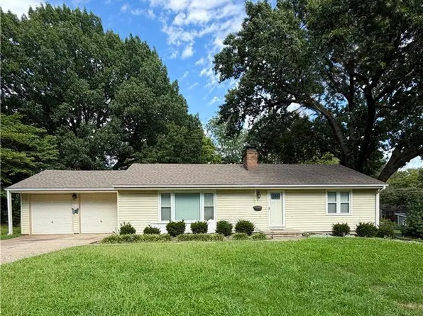 8413 Russell St, Overland Park, KS 66212
