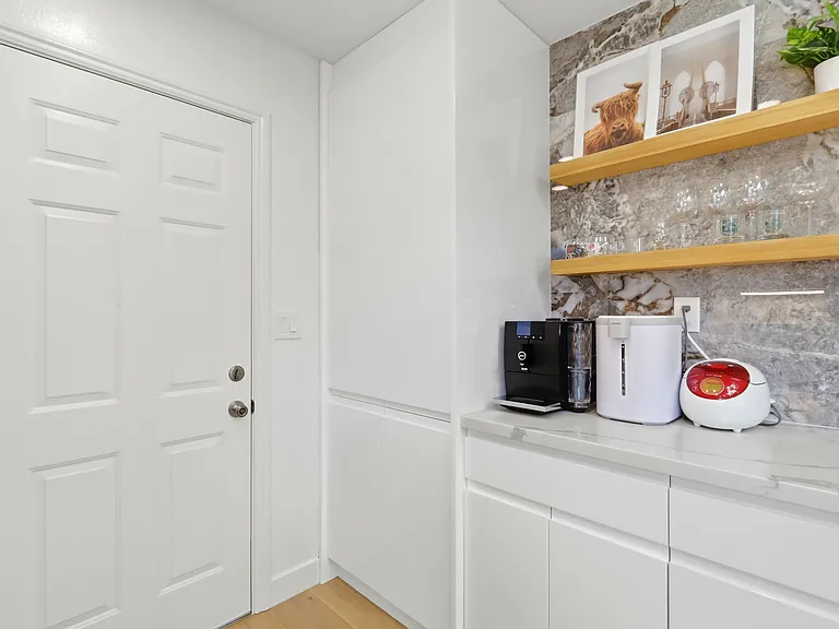 5588 Dartmouth Dr — Photo 10