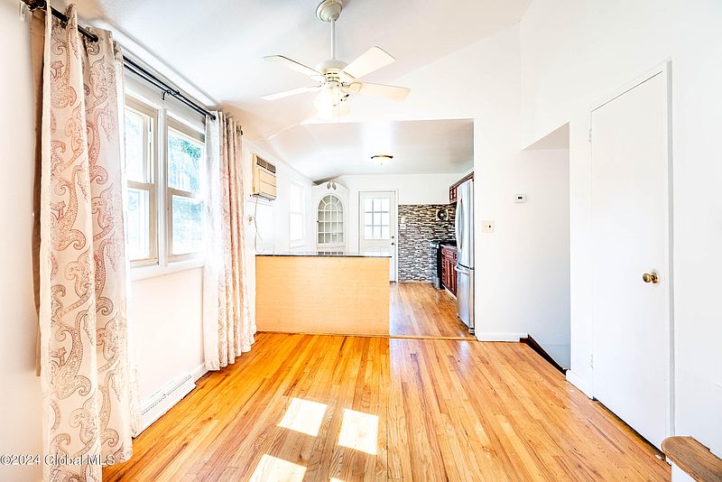 5th image of 9 Aragon Avenue