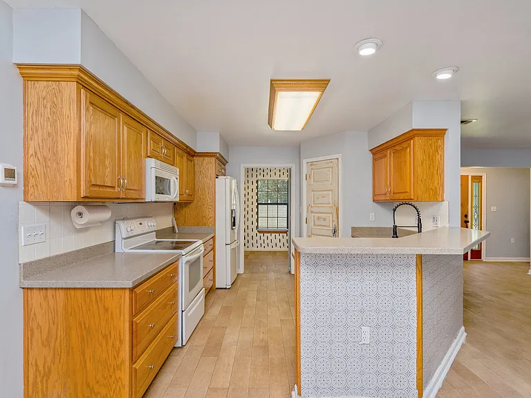 83 Edgewood Dr — Photo 32