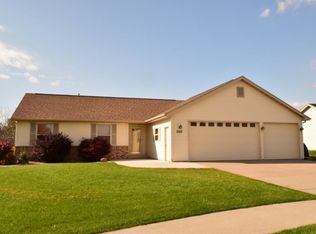 2247 Hearthstone Dr, Kaukauna, WI 54130