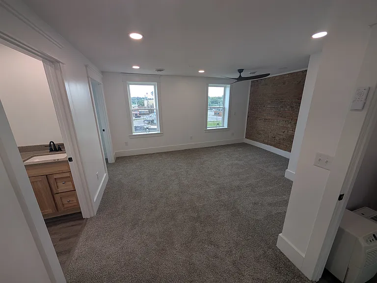 1003 Commercial St — Photo 17