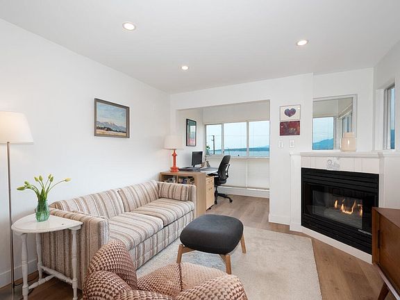 5th image of 2211 Wall St #208