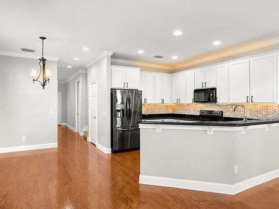 3rd image of 2516 W Horatio St #A