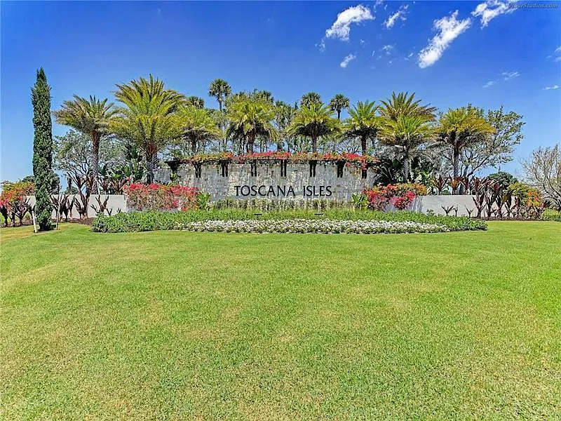 260 Maraviya Blvd — Photo 2