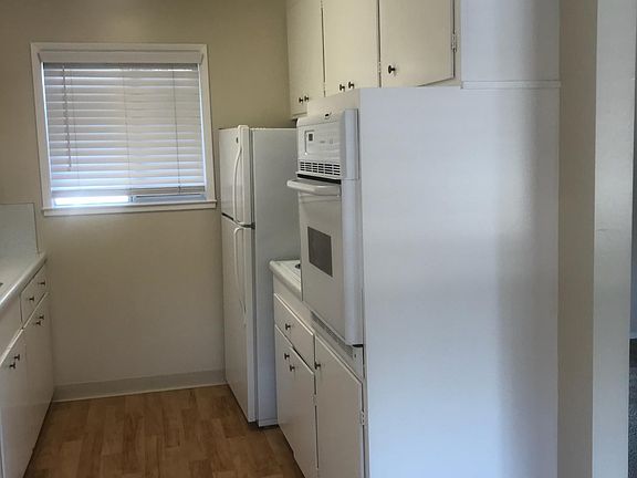 2nd image of 40 Glen Eyrie Ave #22gamb1uz