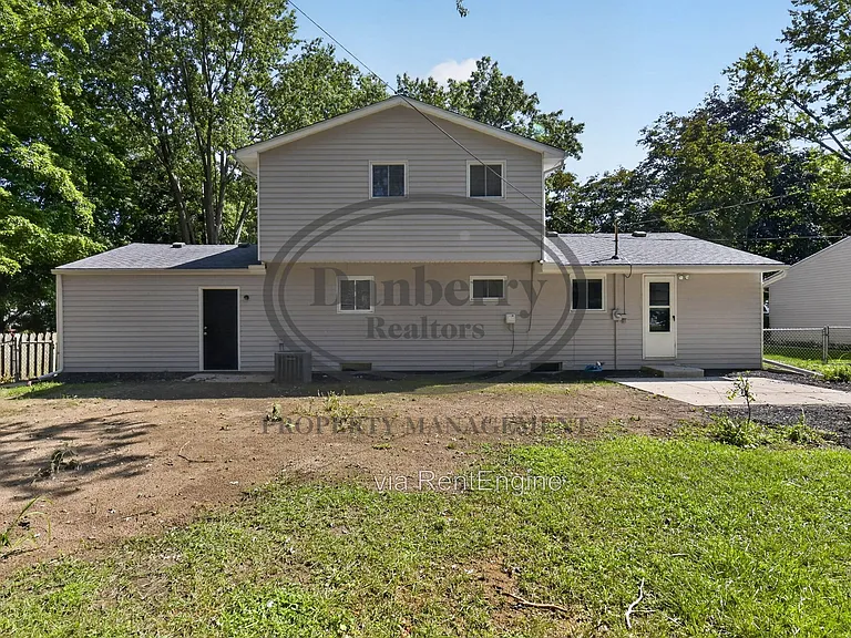 6946 Kinsman Dr — Photo 38
