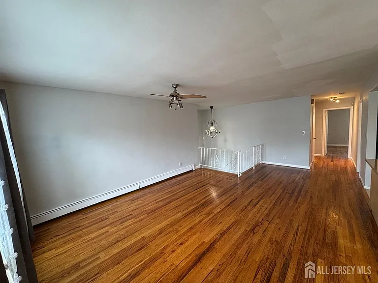1038 Kingsland Ln — Photo 8