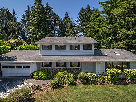 2nd image of 2106 Greenbriar Ln