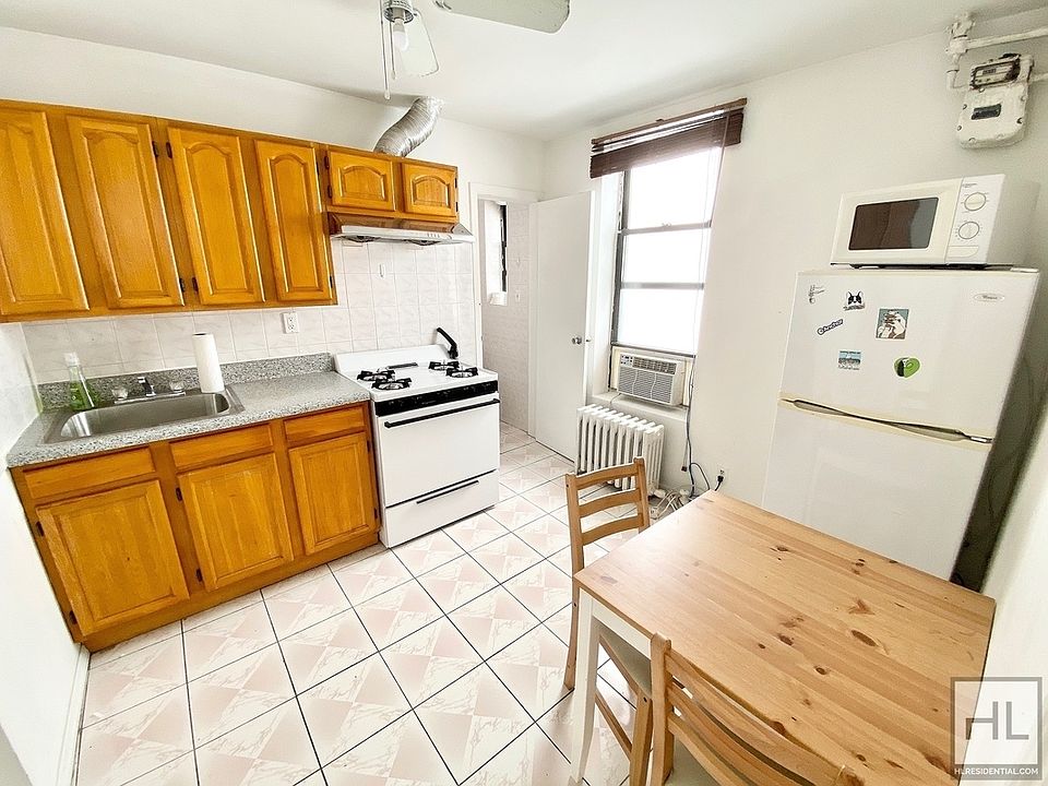 1st image of 129 Mott St #3/6