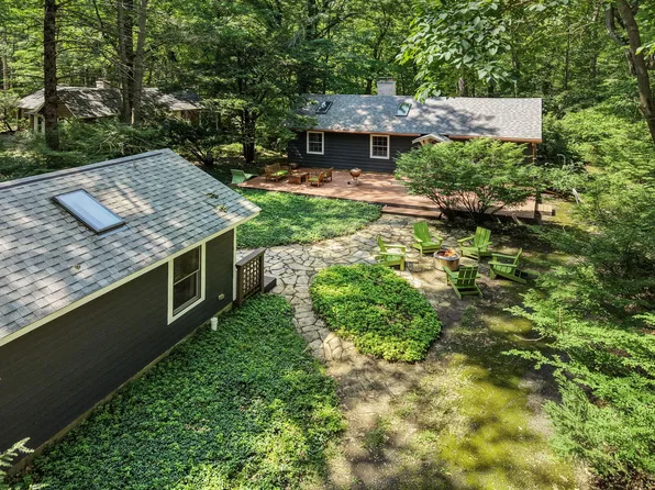 7075 Horseshoe Dr, Harbert, MI 49115