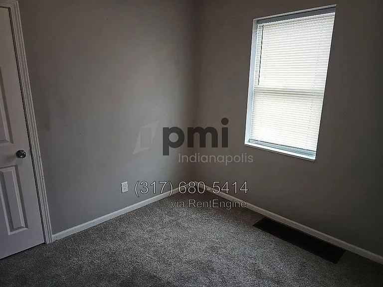 112 Adler St — Photo 8