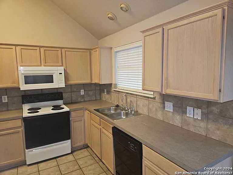 3618 Sage Ridge Dr — Photo 6