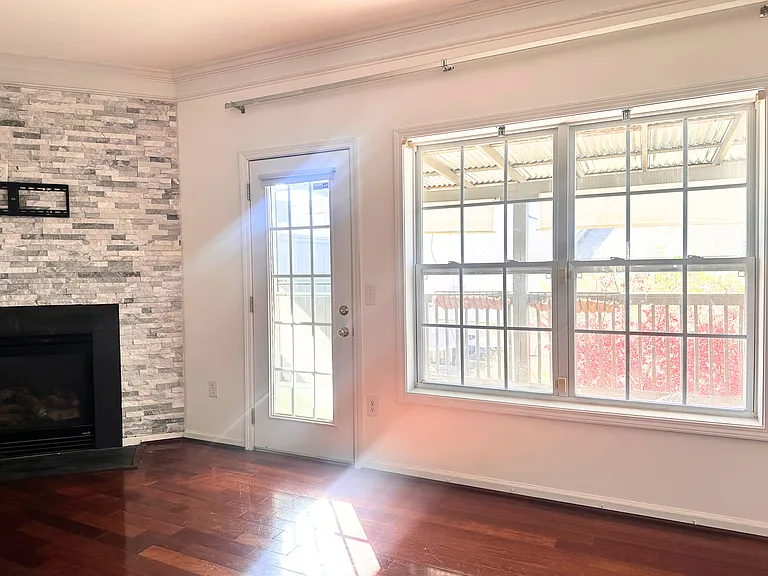 307 Savoy Ct — Photo 11