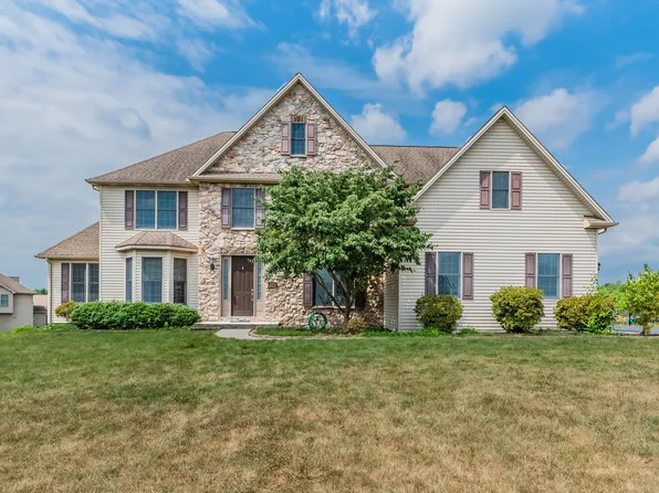 60 Country Side Dr, Carlisle, PA 17013
