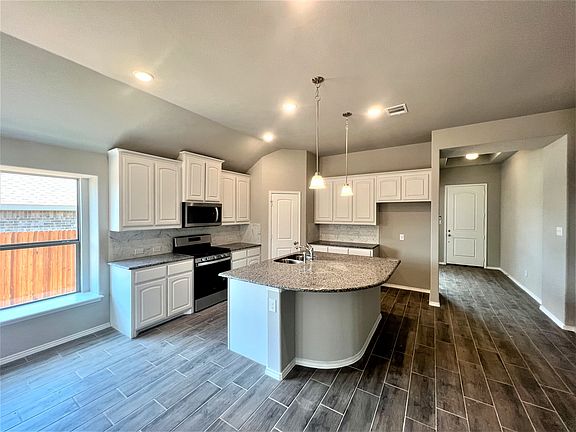 4th image of 1833 Barberry Way