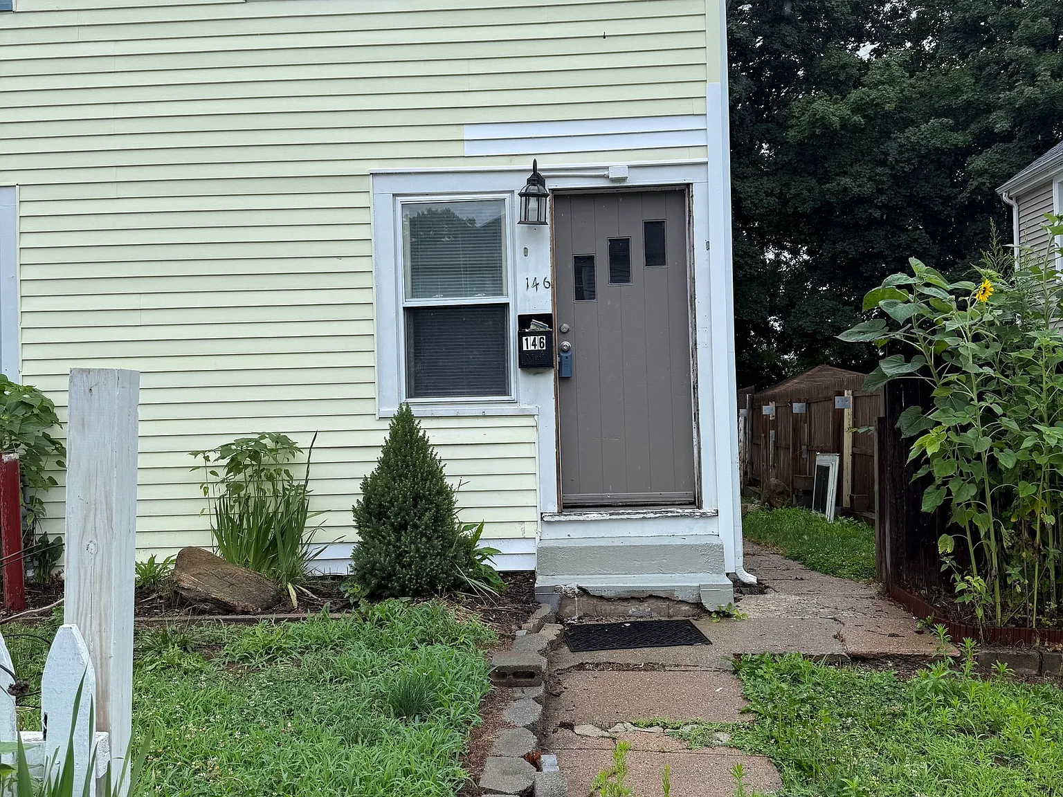 3 bed, 1.0 bath, 882 sqft, $2,050 — Photo 2