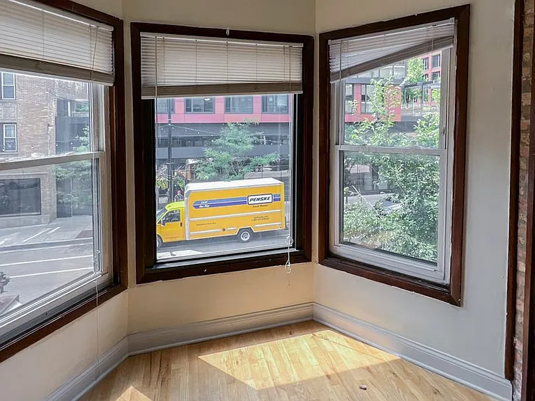 2519-27 N. Lincoln — Photo 15