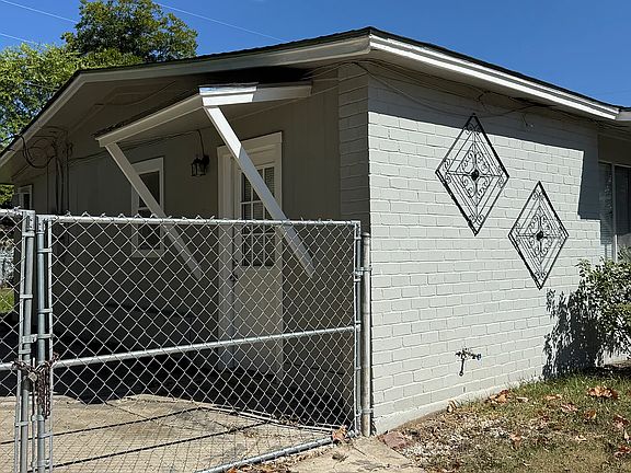 4th image of 126 Saint Louis Ave