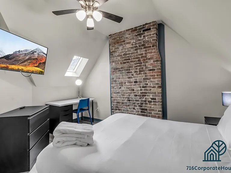 36 E Utica St #3B — Photo 14
