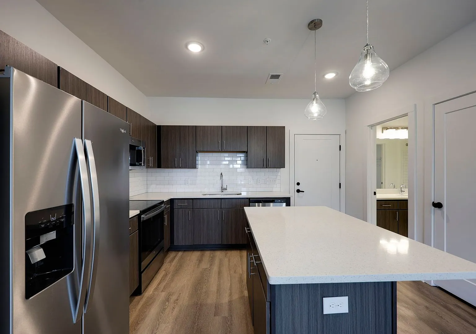Attractive Condo 10 Minutes From Downtown Nashville!! — Photo 4