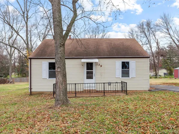 139 Cumberland Ave, Maryland Heights, MO 63043