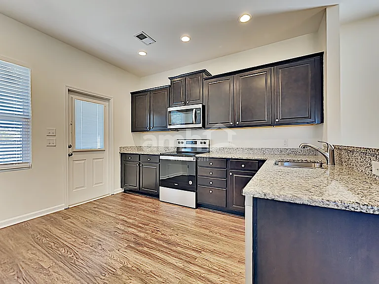 334 Cantley Ct — Photo 6