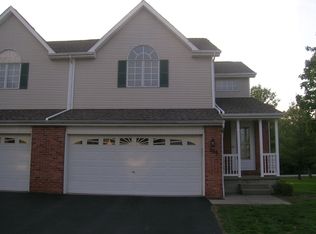 206 Forest Edge Dr, East Amherst, NY 14051