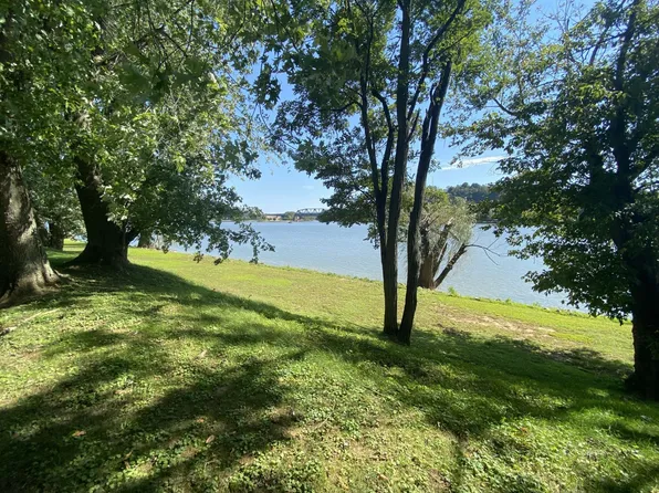 John St, Belpre, OH 45714