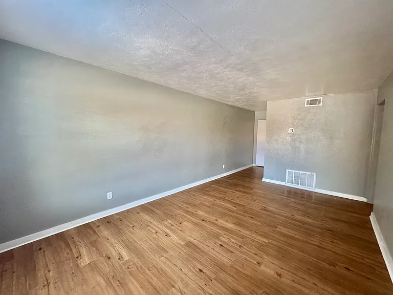2038 NW 25th St #10 — Photo 5