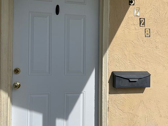 2nd image of 5728 Belleview Ave #5728