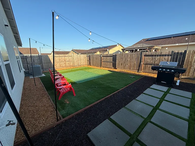 733 Veronica Ct — Photo 13