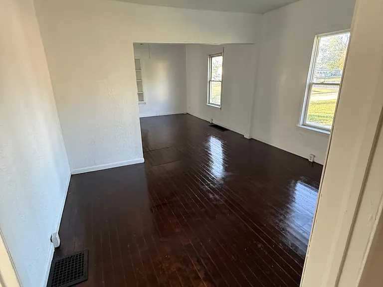 822 N Turner St — Photo 8