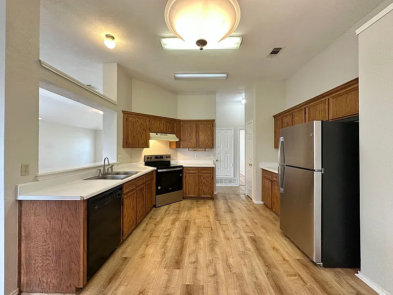 607 Hogan Dr — Photo 14