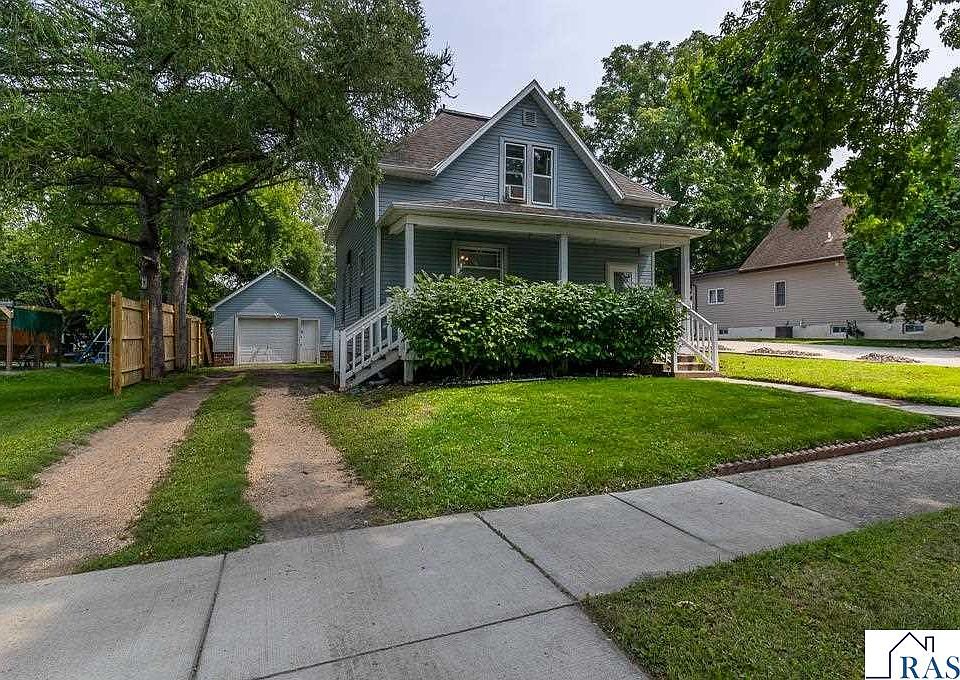 1st image of 233 S Park Ave