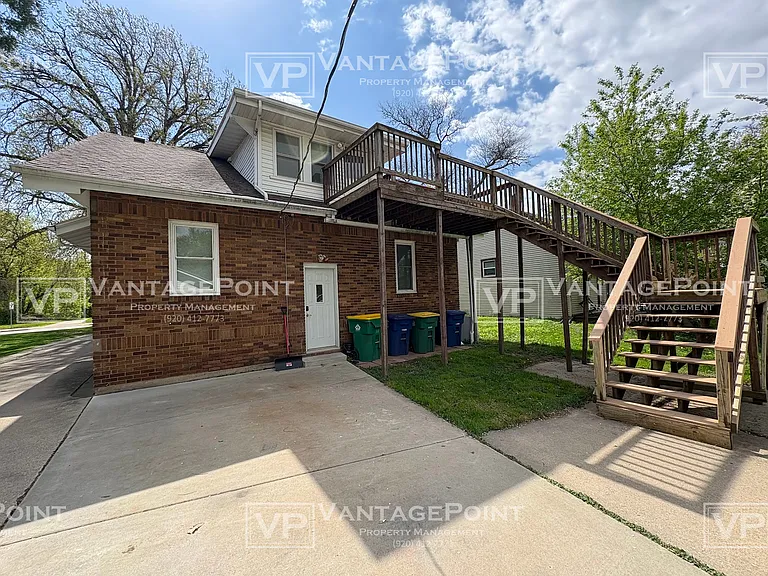 122 1/2 S Oneida St — Photo 16