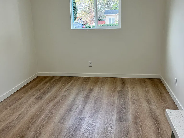 2035 S 40th St — Photo 7