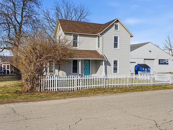 3rd image of 2210 Larch St